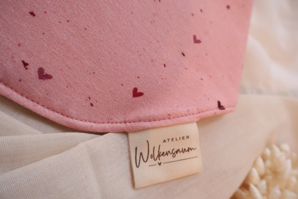 Wölkchen | Mitwachsendes Halstuch mit Saugkern "Herzregen Himbeer"
