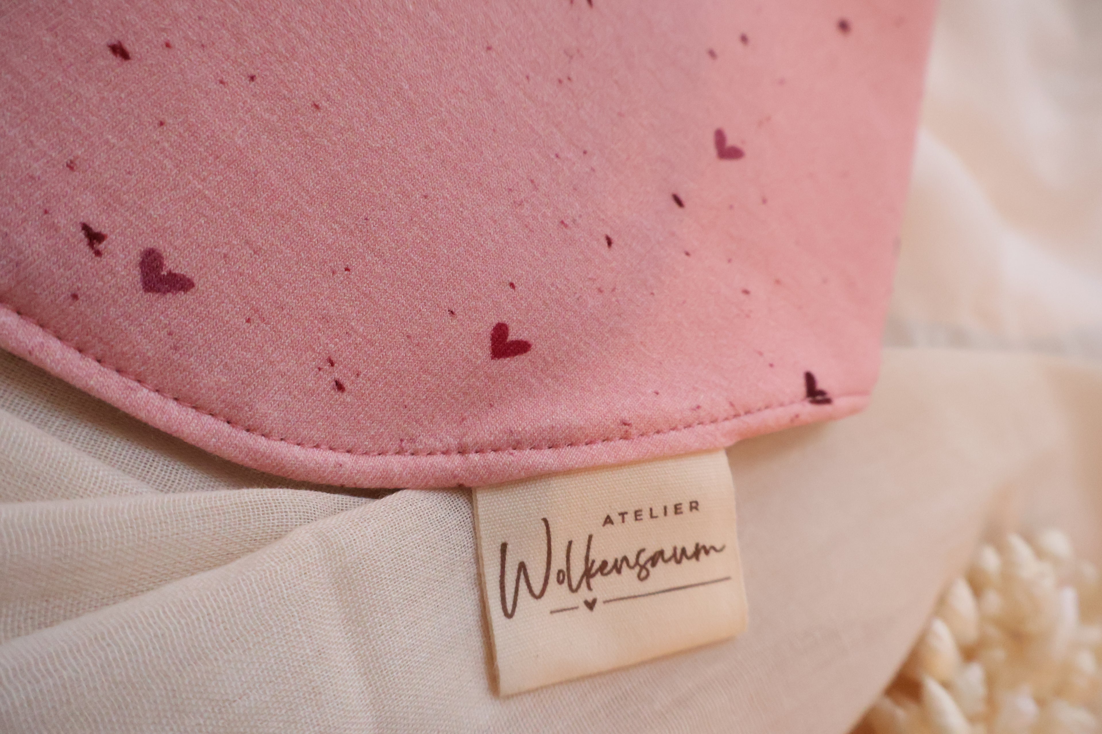 Wölkchen | Mitwachsendes Halstuch mit Saugkern "Herzregen Himbeer"